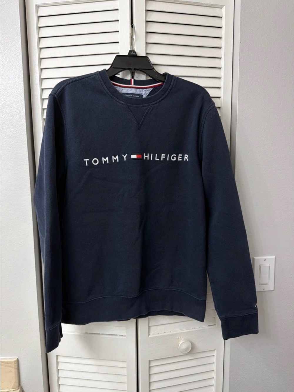 Tommy Hilfiger Sweatshirt (size L) EUC